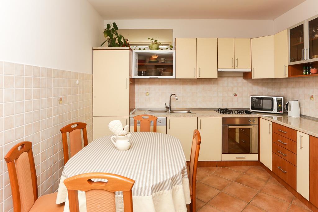 Stone House Apartament *