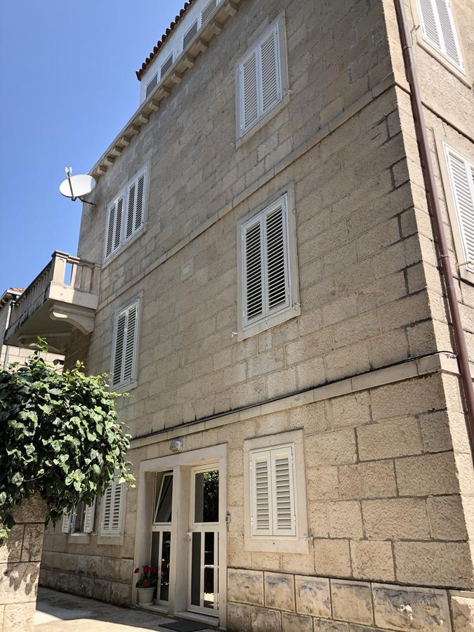 Stone House Apartament *